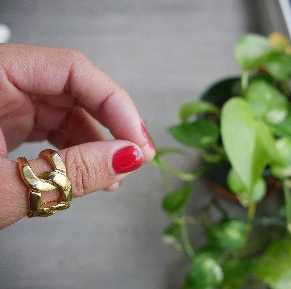 Gold Chain Ring, 18k Gold Plated Stainless Steel Golden Chain Downtown Themed Statement Ring