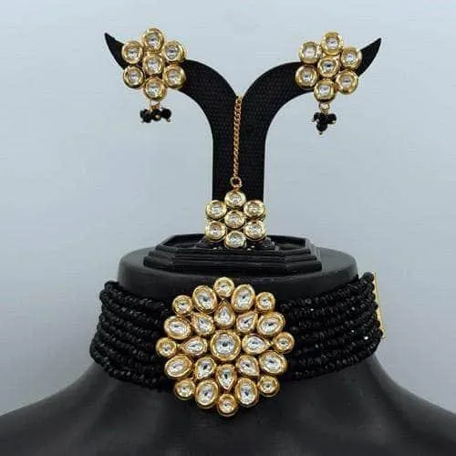 Round Kundan Patch Choker Necklace Set