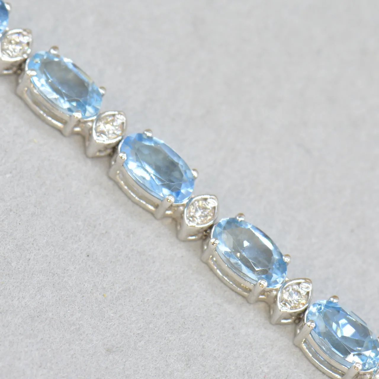 Salavetti Italy Aquamarine and Diamond Line Bracelet (4.87cts)