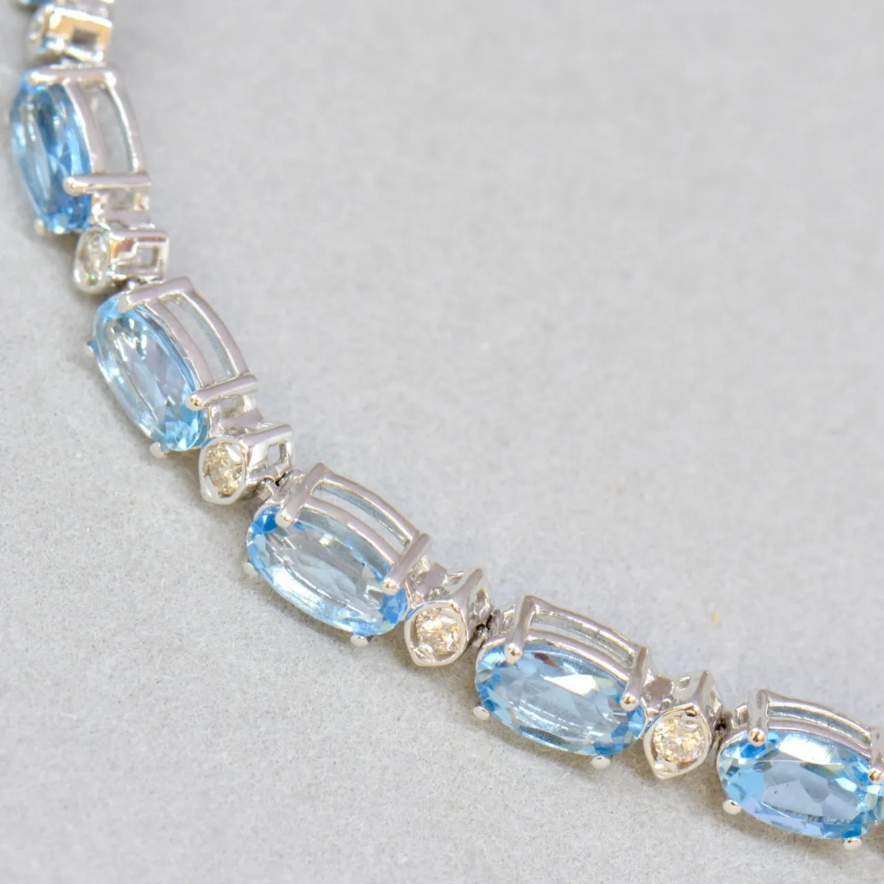 Salavetti Italy Aquamarine and Diamond Line Bracelet (4.87cts)