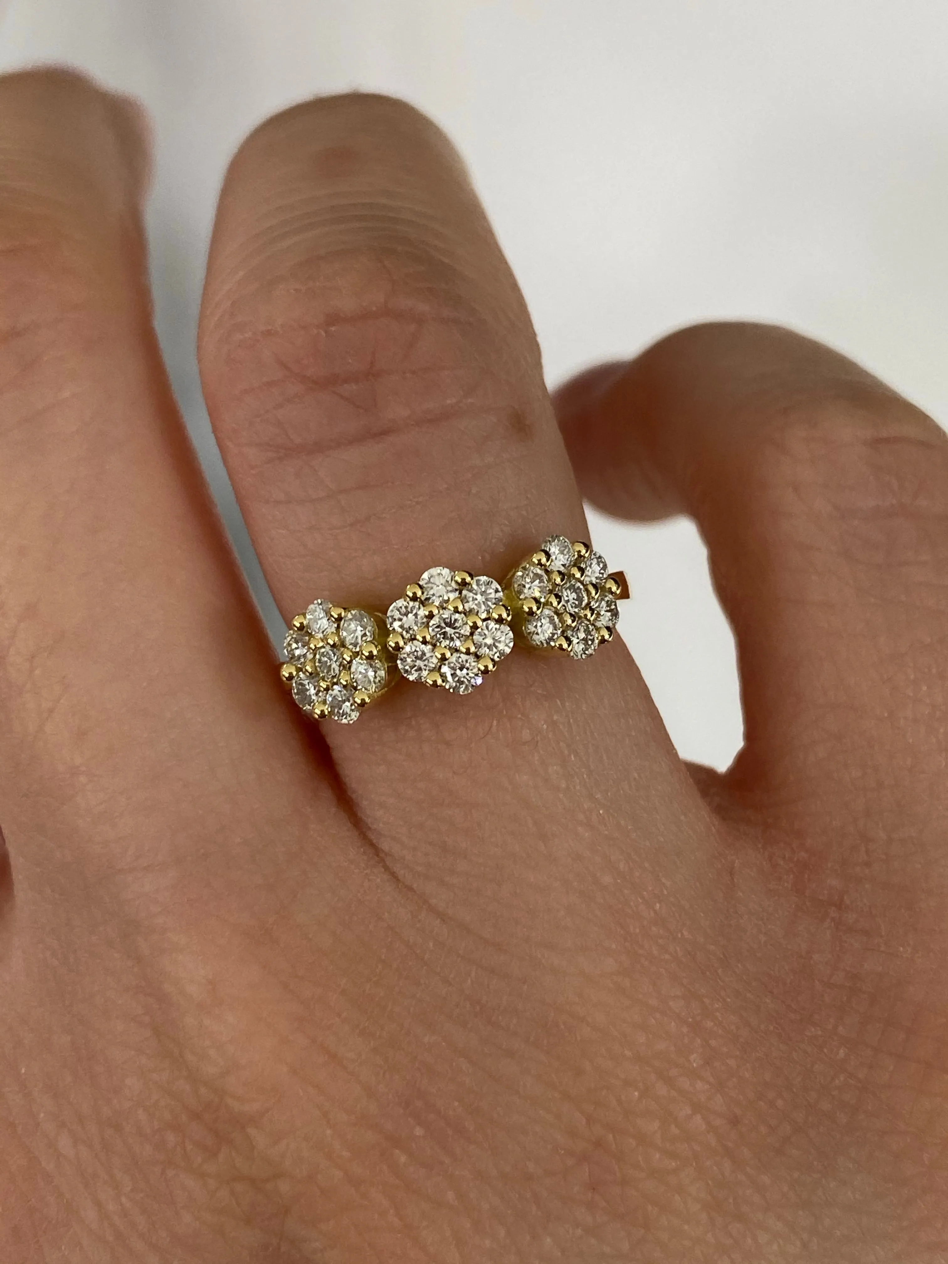 Three flower diamondring